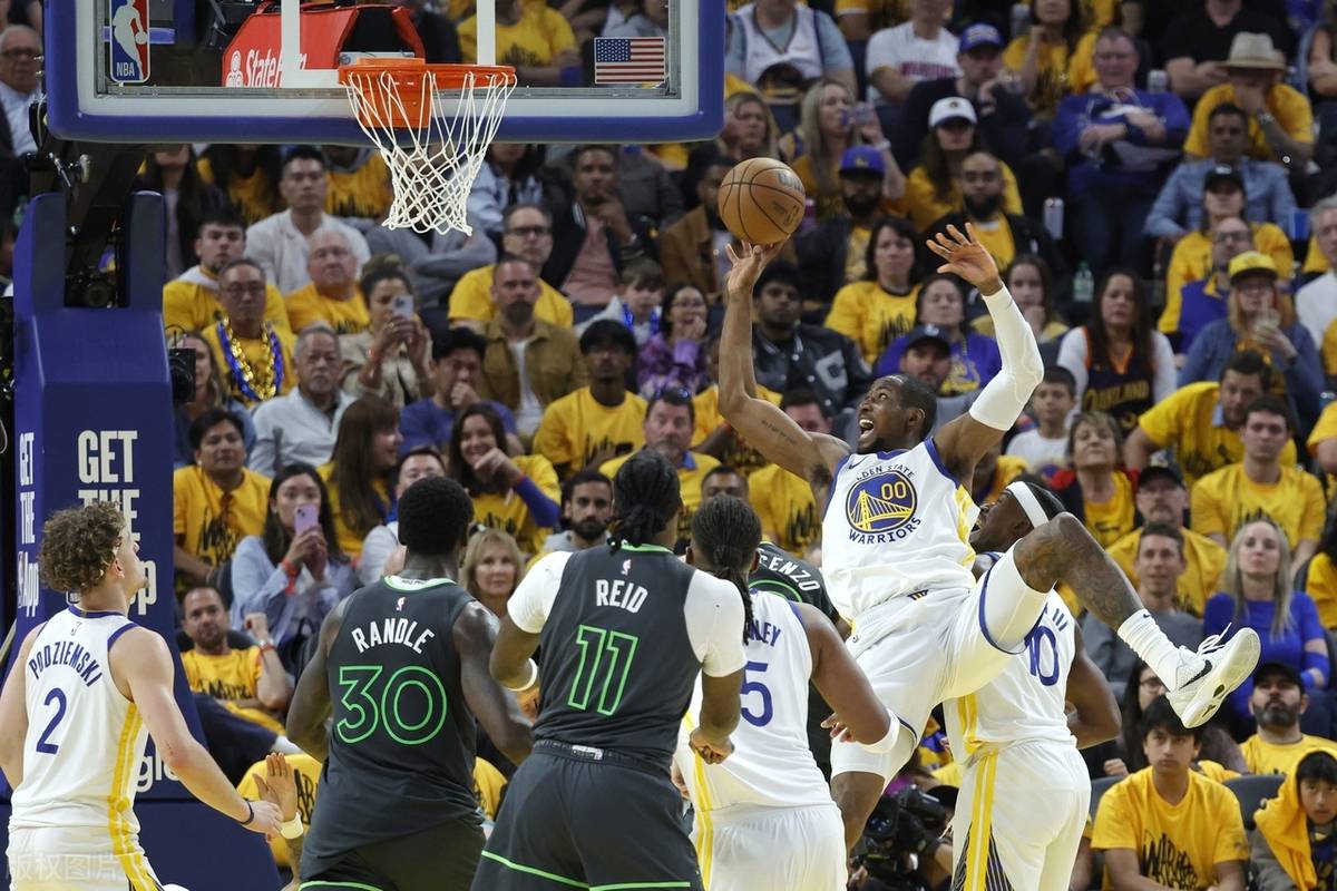 西亚卡姆复出首战，格林状态火爆，冲击季后赛成为焦点！