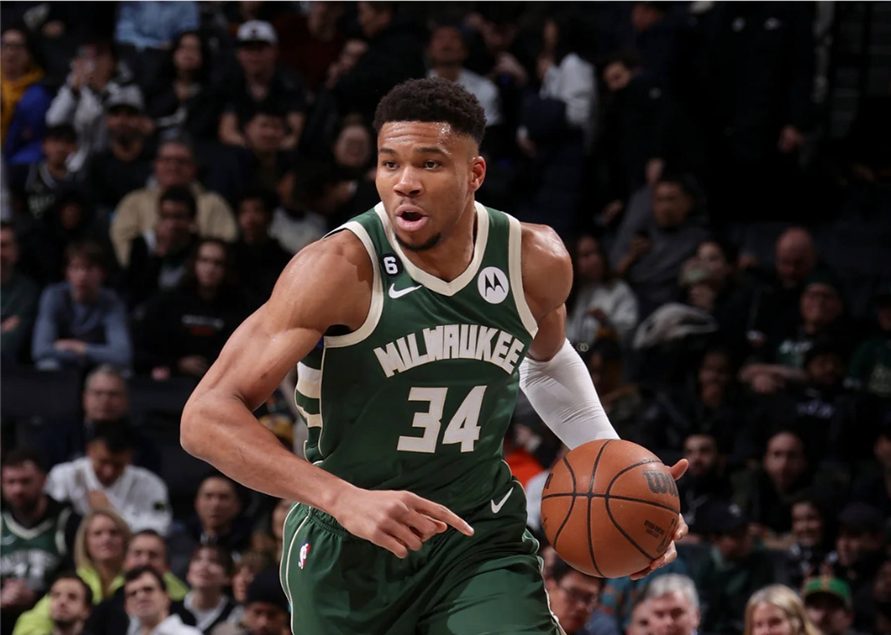 梅西与70激战中国队分钟,领先优势明显胜负难料!,字母哥焦点对战引发球迷热议的简单介绍