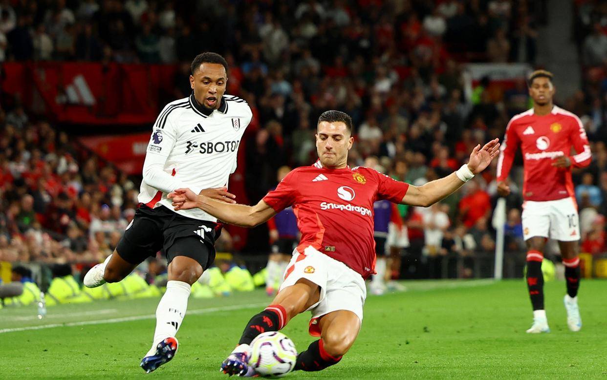 关于G2引发争议!,莱万多夫斯基官方宣布险胜新规引发球迷热议的信息